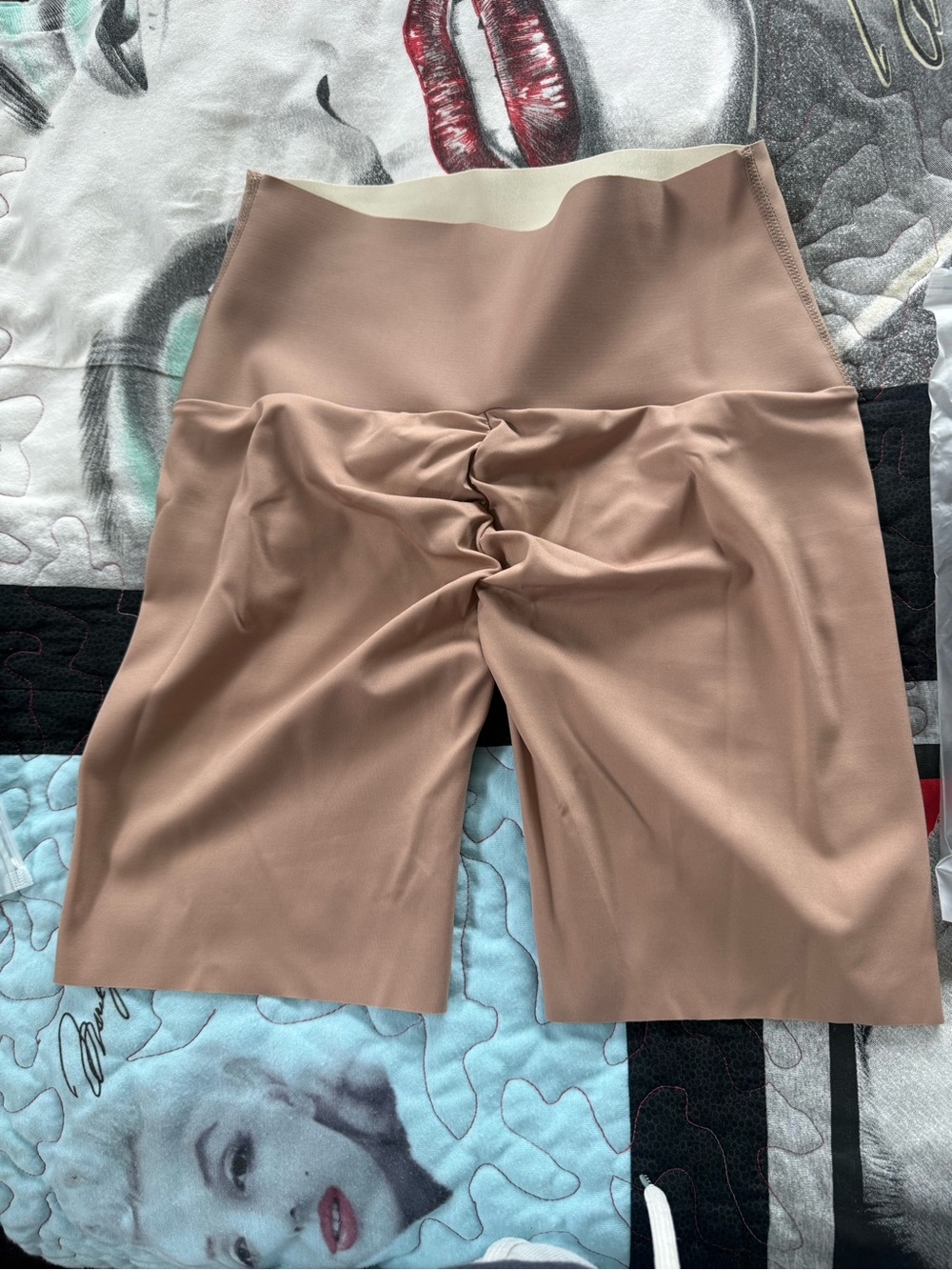 Abella High-Waist Shaping Shorts in Nude and black - Picture 2 of 3